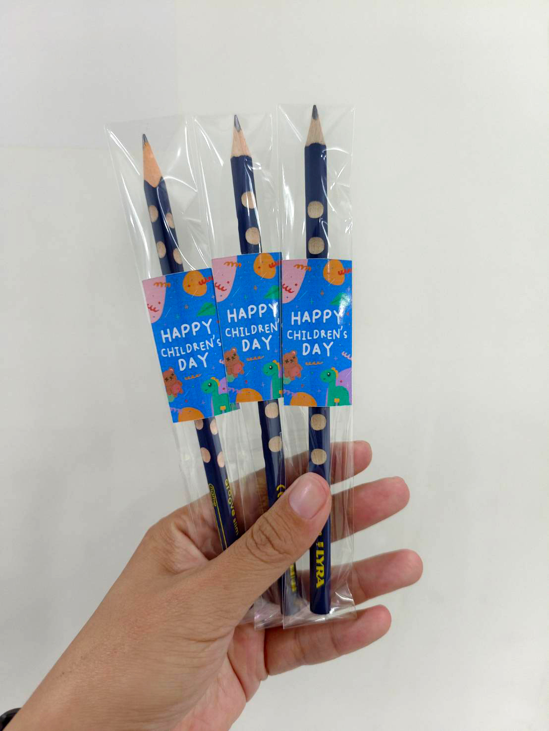 ดินสอสามเหลี่ยมสีดำ HB GROOVE SLIM แท่งยาว