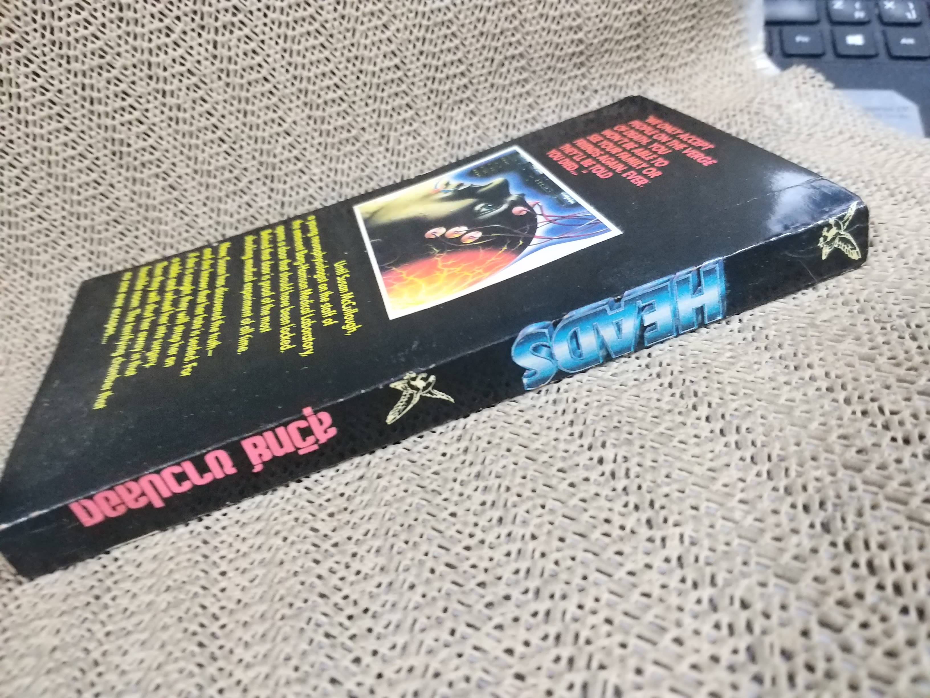 อมตะ (Heads) ผลงานของ David Osborn แปลโดย สุวิทย์ ขาวปลอด