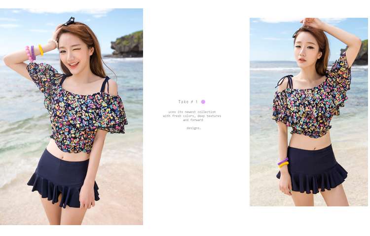 **หมดค่ะ**ชุดว่ายบิกินี่ทูพีชเซ็ท 3 ชิ้น three-pieces สีน้ำเงินกรมท่าเซ็กซี่ด้วยเสื้อคลุมผ้าลูกไม้ผูกโบว์ที่ไหล่ทั้ง 2 ข้าง ทำให้ดูน่ารัก sexy สวยเหมือนแบบค่ะ