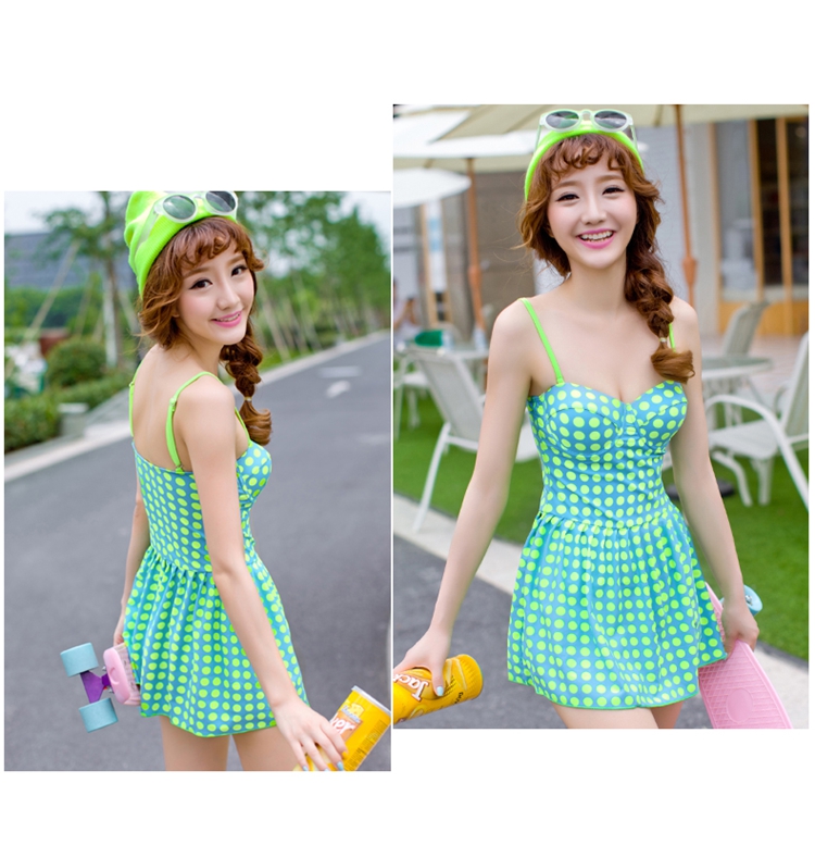 **พร้อมส่ง**ชุดว่ายน้ำบิกินี่วันพีชสีดำลายจุดสีชมพู กระโปรงบานออกช่วงเอว ซ่อนกางเกงไว้ด้านใน ไม่โป๊ค่ะ สวยน่ารักเหมือนแบบค่ะ