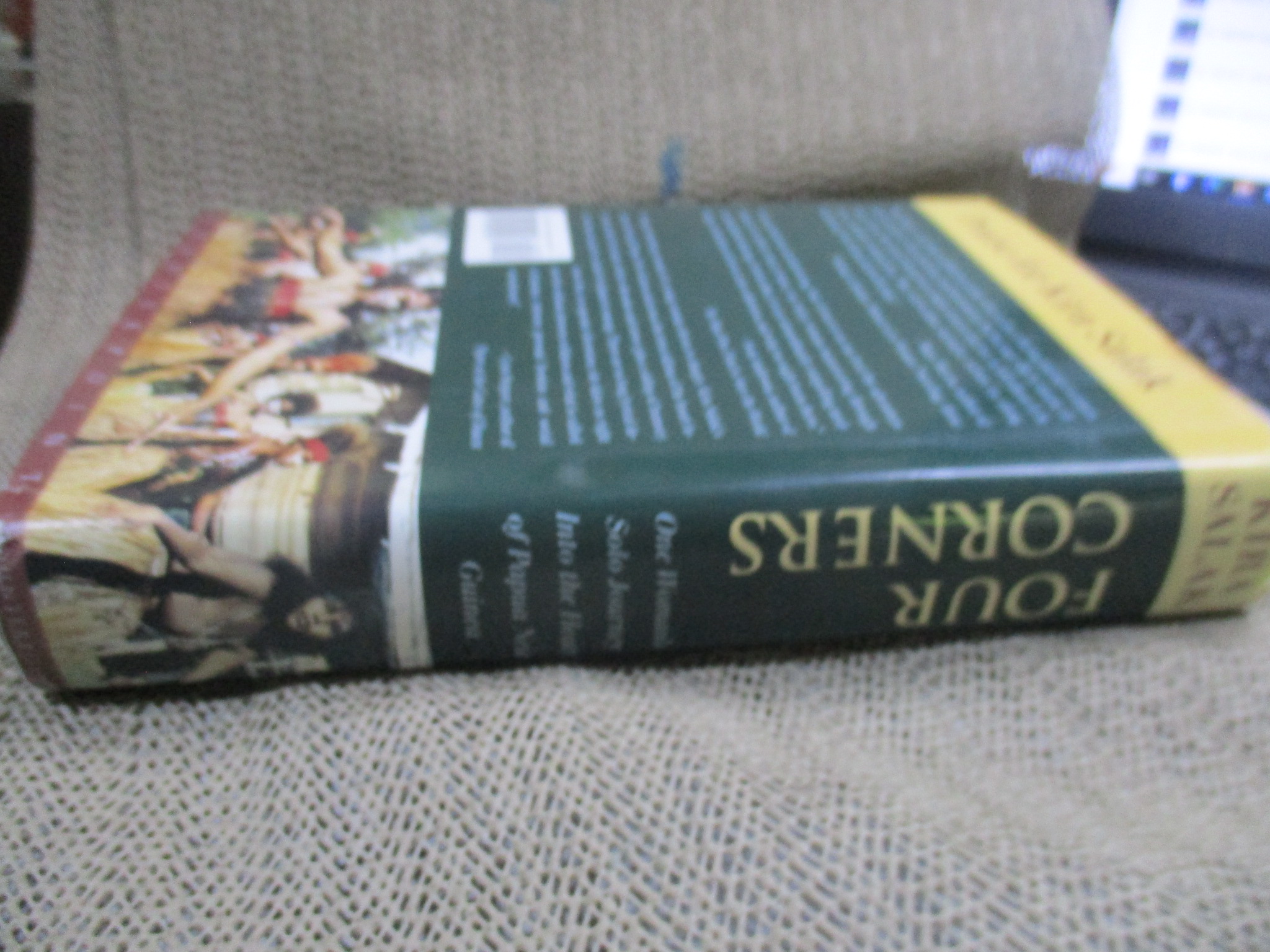 Four Corners: A Journey into the Heart of Papua New Guinea / ผู้เขียน: Kira Salak /วรรณกรรมการเดินทาง การท่องเที่ยว ผจญภัย