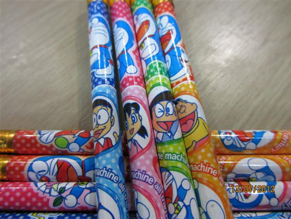 ดินสอโดเรมอนสามเหลี่ยมสีดำ 2B แท่งยาว แพ็ค 10 แท่ง