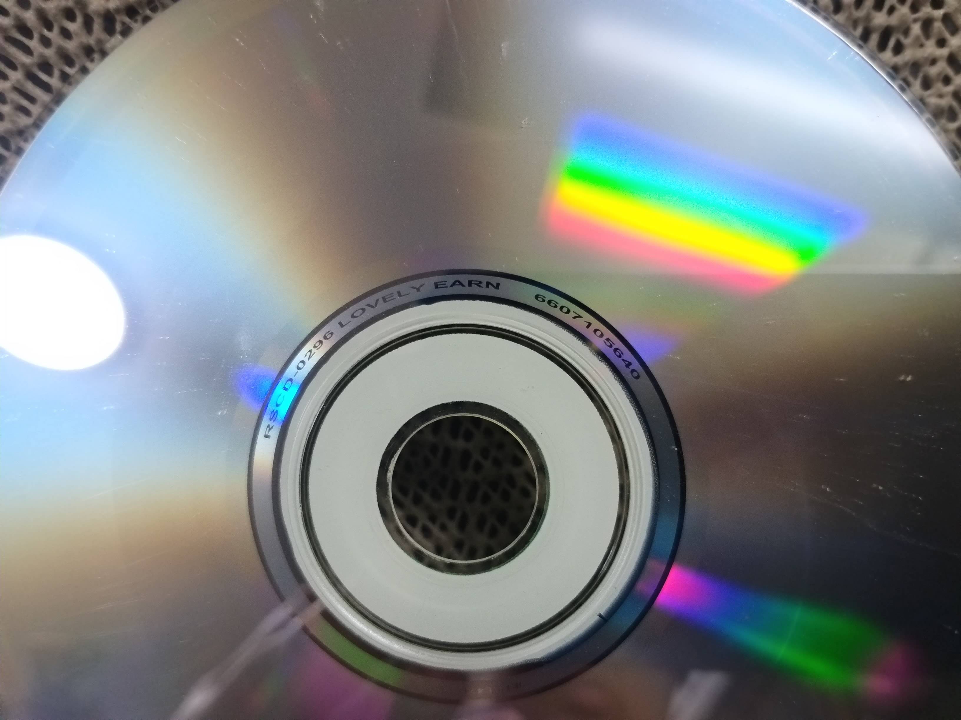 ซีดีเพลงไทยสากล EARN เอิร์น อัลบั้ม LOVELY EARN บรรจุ14เพลง // ปกสวย เจาะ แผ่นแท้ แผ่นสวย / ปกและแผ่นมีปากกาเมจิคเขียนข้อความไว้