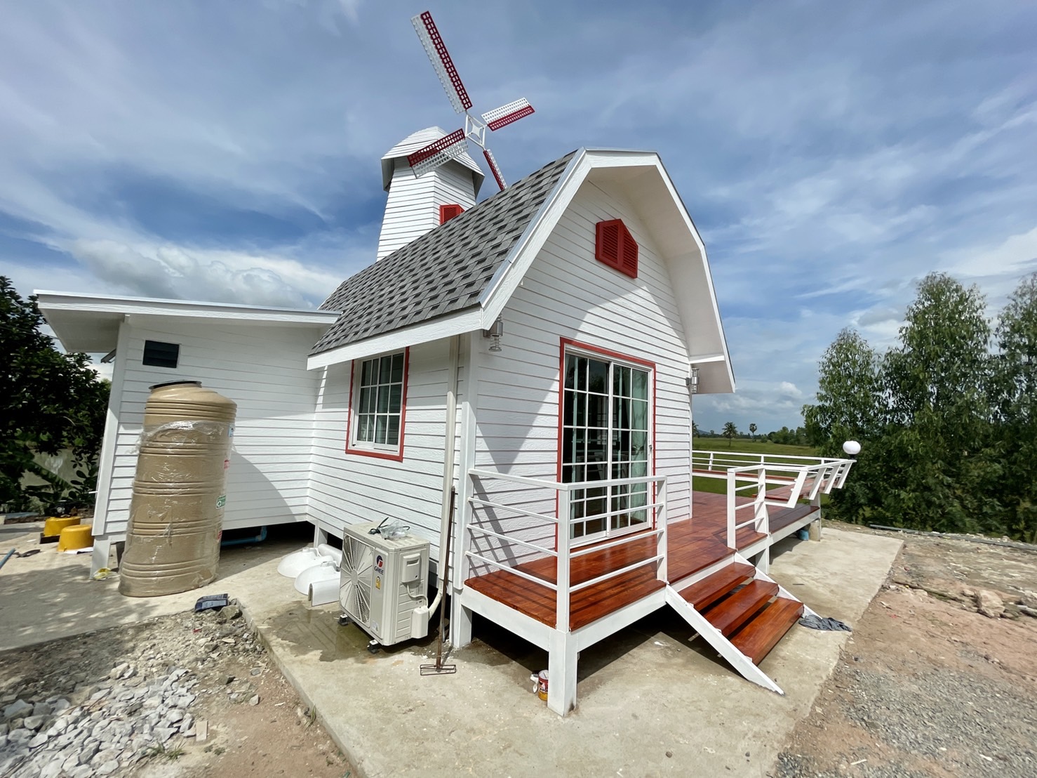 บ้านกังหันลม ขนาดกว่า 50 ตารางเมตร ใหม่ล่าสุด กังหันหมุนได้จริง