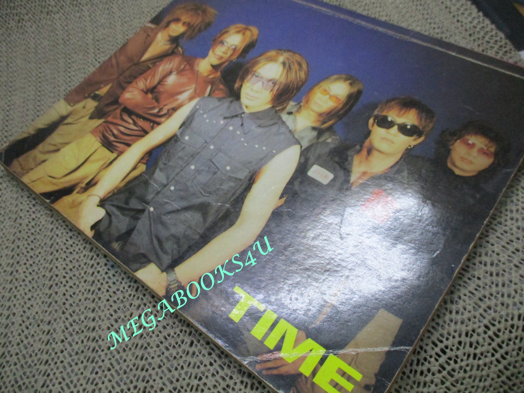 หนังสือเพลงพร้อมคอร์ดกีตาร์ รวมอัลบั้มสตริงฮิต ฉบับที่23 ปี2543 มีรูป แอ๊ด คาราบาว ในเล่ม