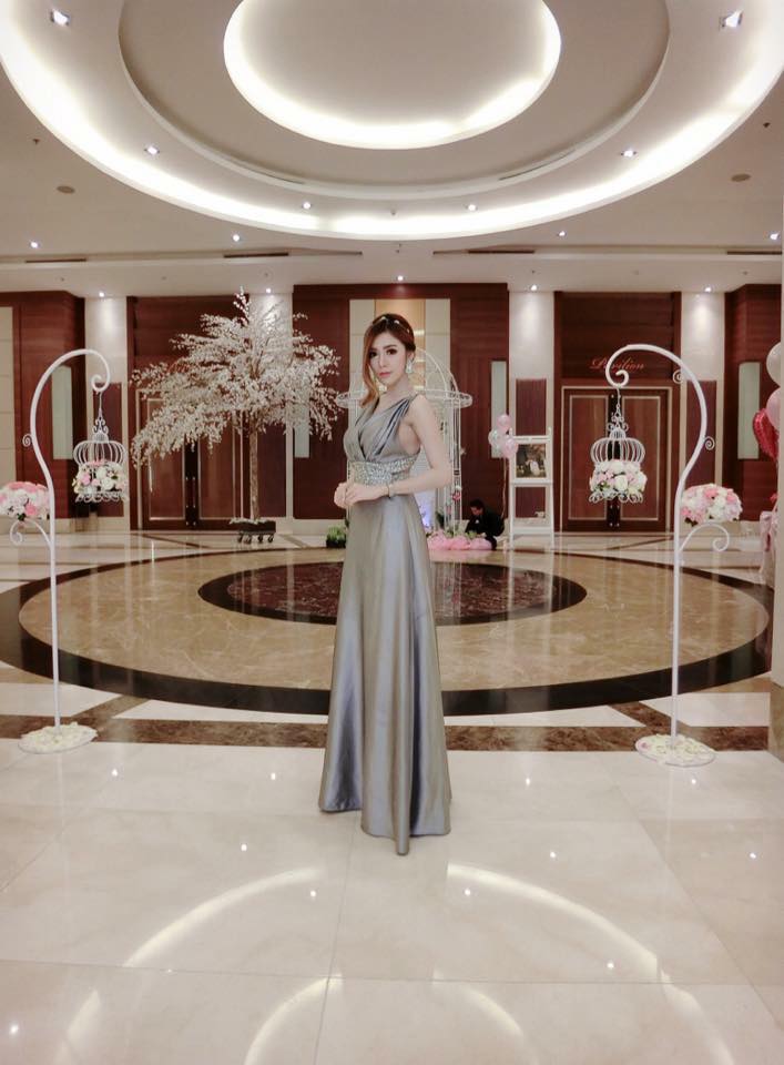 ชุดราตรีทรงเปิดหลัง รูปตัวX สวยหรู และดูเซกซี่