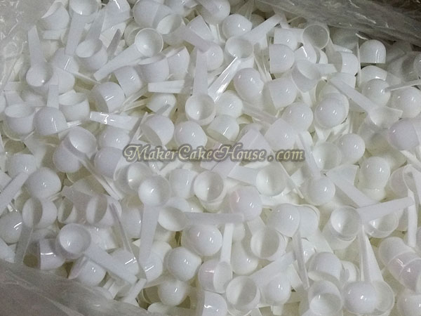 ช้อนตวงอาหารเสริม นมผง หรือส่วนผสม 9 cc. แบบก้นมน ด้ามสั้น ( ราคา 10 ชิ้น )