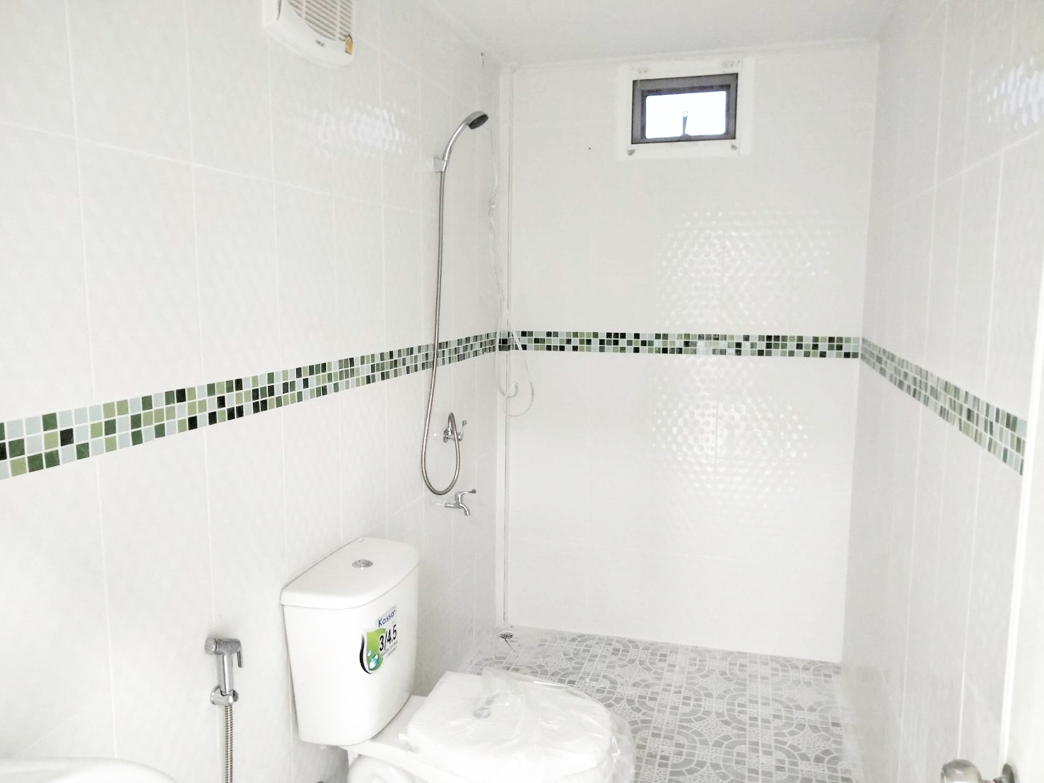 บ้านน็อคดาวน์ ขนาด 9 * 8 เมตร ในตัวบ้าน ขนาด 6*6 เมตร ราคา 550000 บาท