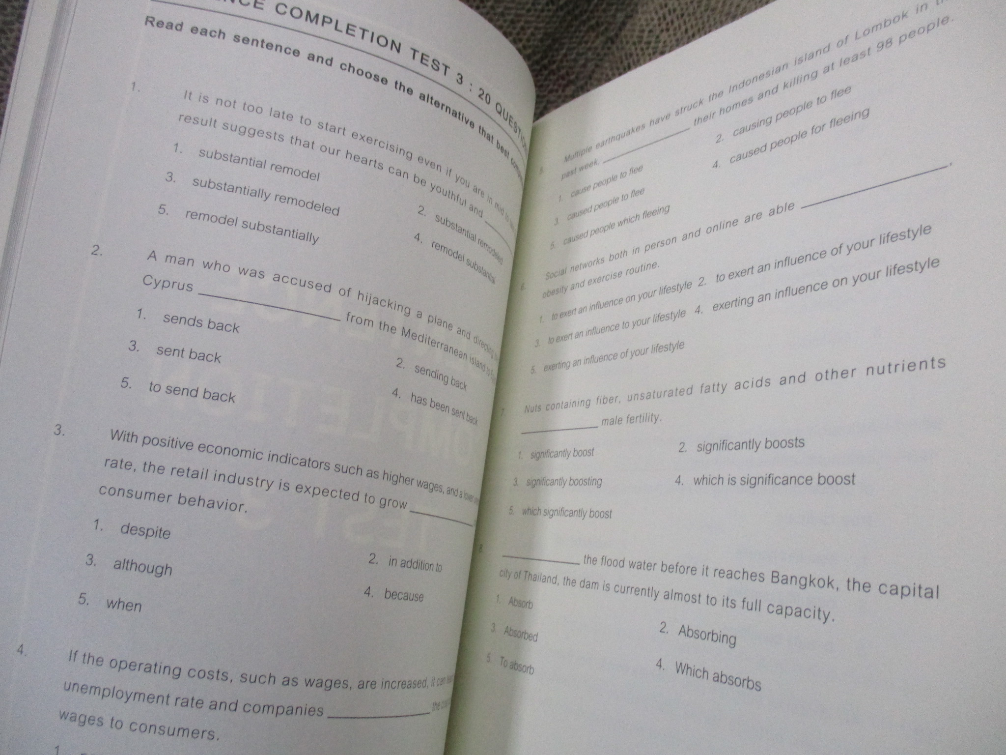 ตะลุยโจทย์ GRAMMAR TCAS ณัฐพนธ์ เมธาภาคย์ (MR. BUFF) / มีรอยขีดเขียน ประมาณ10หน้า/