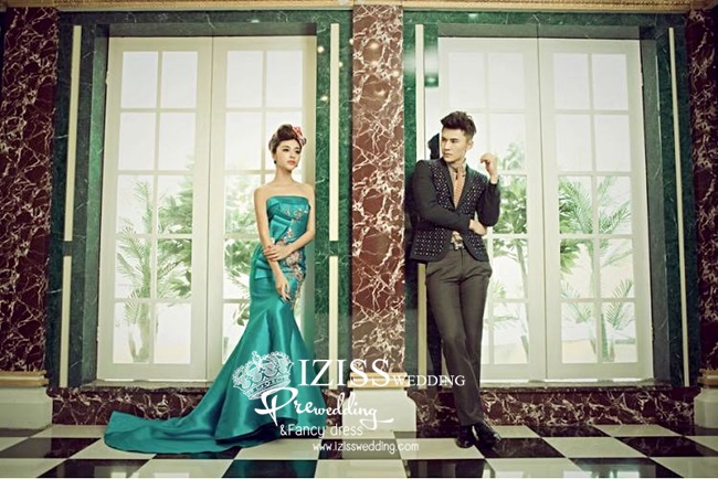 **พรีออเดอร์** PW088 ชุดถ่ายพรีเว็ดดิ้ง (pre wedding dress) ชุดแฟนตาซีชายหญิง "ธีมสีเขียวมรกต"