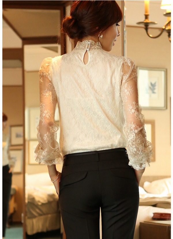 **ขายดีมากๆค่ะ พร้อมส่งมีจำนวนจำกัดค่ะ**เสื้อผ้าลูกไม้สีครีมทอง หน้าอกประดับด้วยดอกไม้ปักมุก แขนยาวจับรูดที่ปลายค่ะ ปลายแขนไม่เย็บริม มีซับในสวยเหมือนแบบ