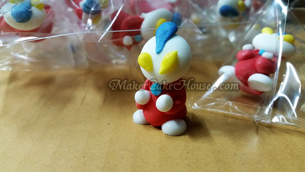 ตุ๊กตาไอซิ่งรูปอุลตร้าแมน ( 20 ชิ้น )