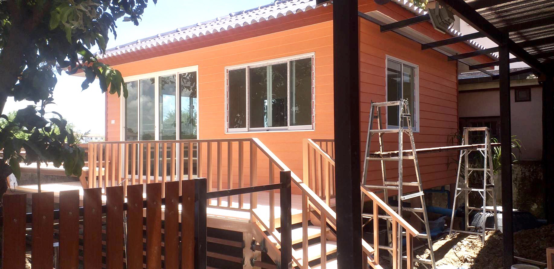 บ้านน็อคดาวน์ ทรงปั่นหยา ขนาด 4*6 เมตร พร้อมระเบียง 2*3 เมตร ชุดประตูสไลด์