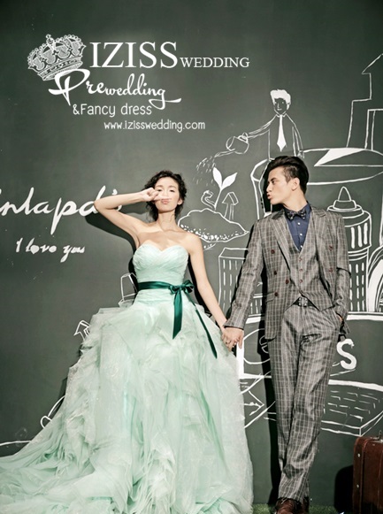 PW112 - Pre order ชุดคู่ถ่ายพรีเวดดิ้ง (prewedding dress) & ชุดแต่งงานแฟนซี (Fancy wedding dress)ชายหญิง "ธีมสีเขียว-เทา"