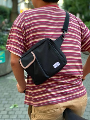 B:MING by BEAMS x MonoMaster กระเป๋าสะพายอเนกประสงค์ ที่ใช้ได้ 2 แบบ ทั้งสะพายและคาดเอว มีสายให้ 2 แบบ
