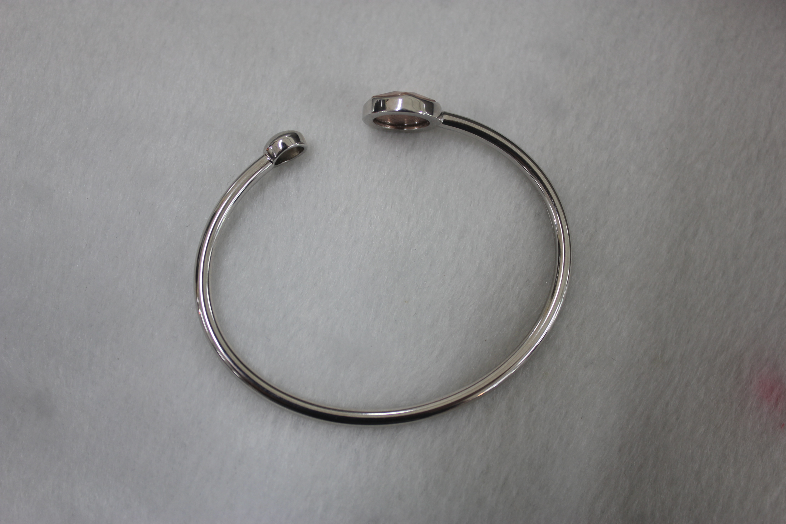 กำไลข้อมือกีเบี้ยน