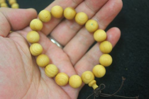 สร้อยประคำข้อมือไม้หอม