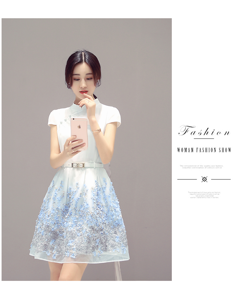 **หมดค่ะ**เดรสผ้าชีฟองเนื้อดีสีขาว คอจีน กระโปรงผ้าไหมแก้ว organza สีขาว แต่งด้วยผ้าให้เป็นรูปดอกไม้ โทนสีฟ้า สวยสุดๆๆ ค่ะ