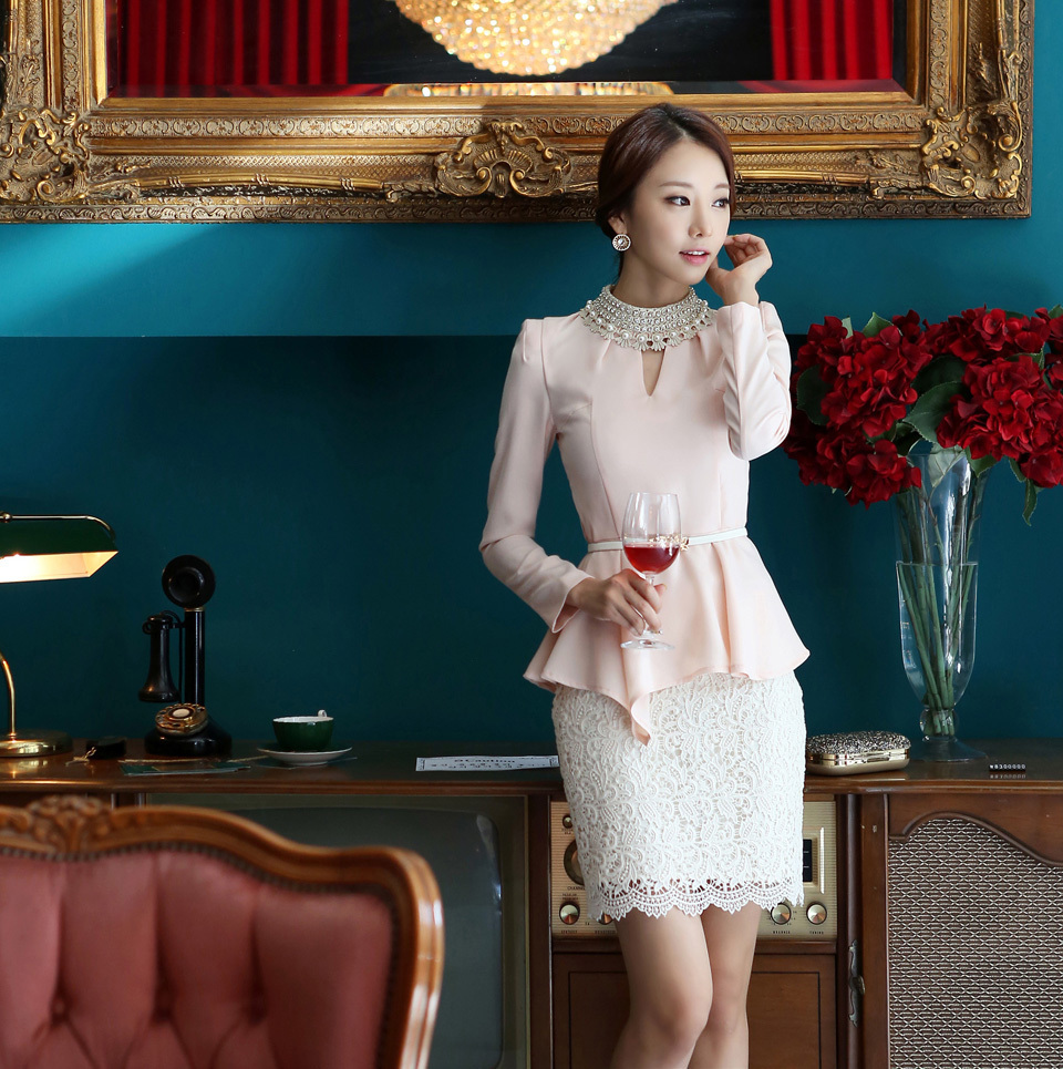 ***พร้อมส่งค่ะ***กระโปรงลูกไม้สีขาว ติดซิปด้านหลัง มีซับใน สวยเหมือนแบบค่ะ