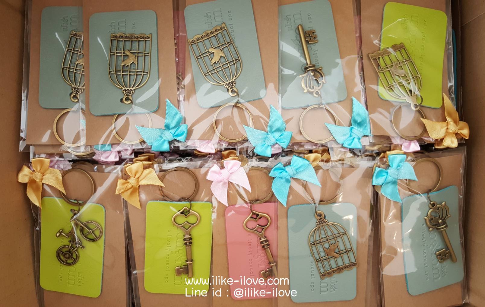 พวงกุญแจห้อยป้ายหนัง Love is journey