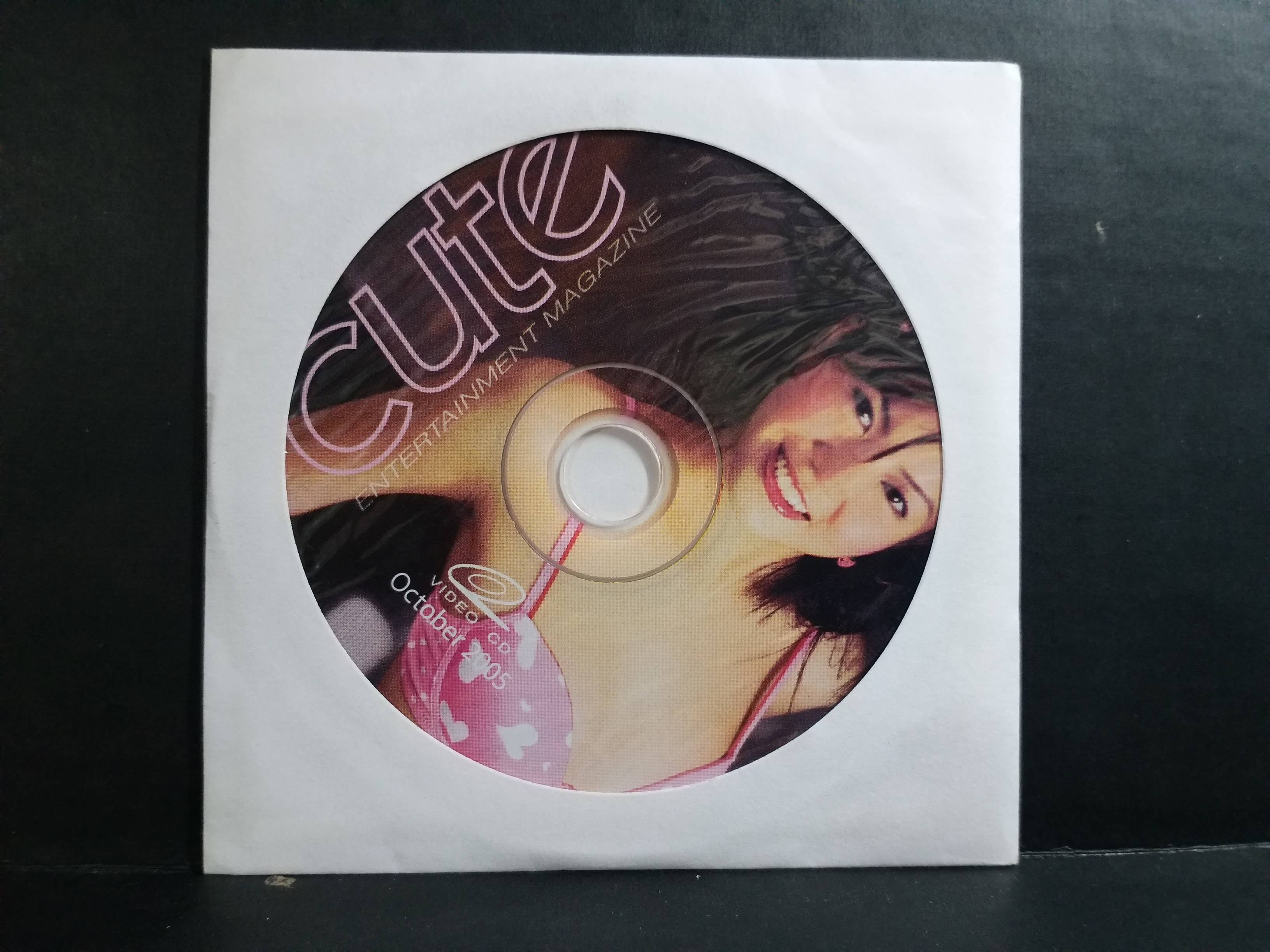 แผ่น CD เบื้องหลังนางแบบ นิตยสาร cute OCT.2005 / ความคมชัดตามยุคนั้นครับ