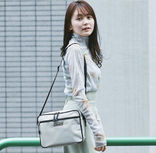 พร้อมส่ง!! Coleman BRAND BOOK #03 BEIGE ver. กระเป๋าสะพายโคลแมนสีเบจ