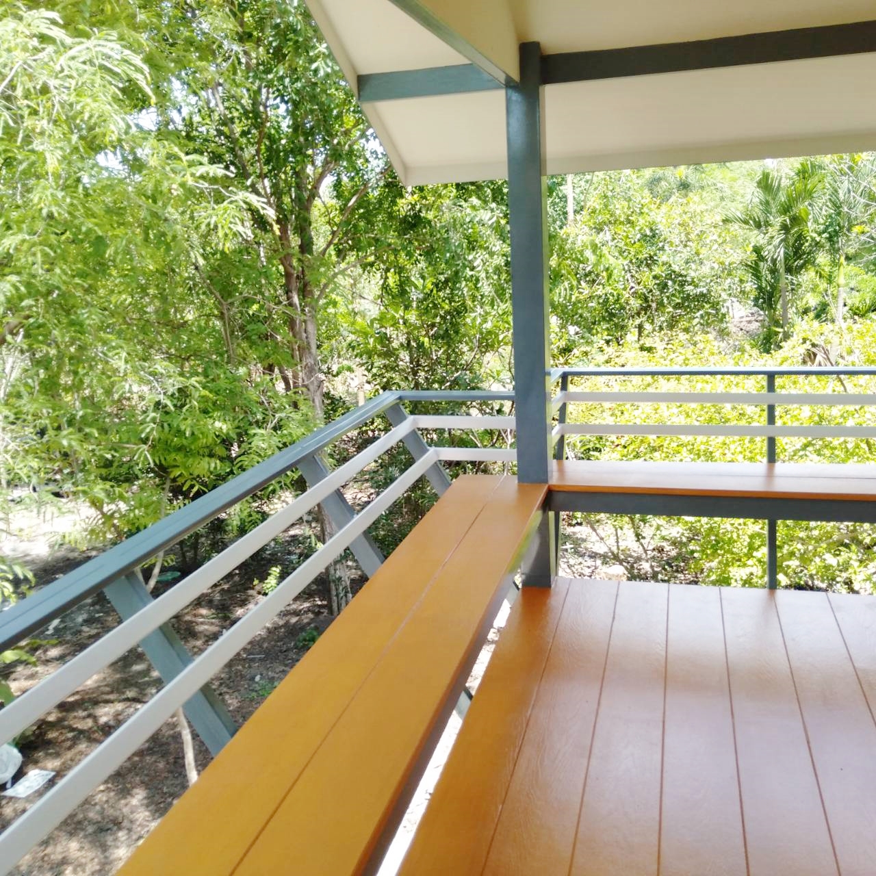 บ้านขนาด 4*7 เมตร ราคารวมเป็นเงินทั้งสิ้น 370,000 บาทพร้อมระเบียงขนาด 2*4 เมตร