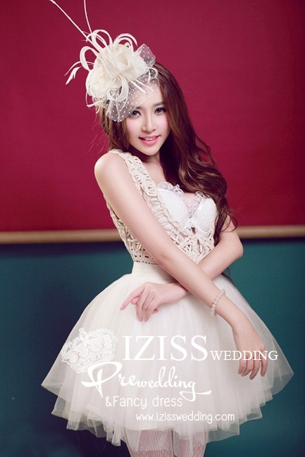 **พรีออเดอร์** PW080 ชุดถ่ายพรีเว็ดดิ้ง (pre wedding dress) ชุดแฟนตาซีชายหญิง "ธีมสีขาวครีม"