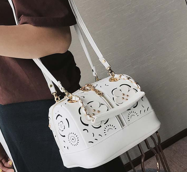 กระเป๋าแฟชั่นฉลุลายดอกน่ารักๆสีแดง/ดำ/ขาว