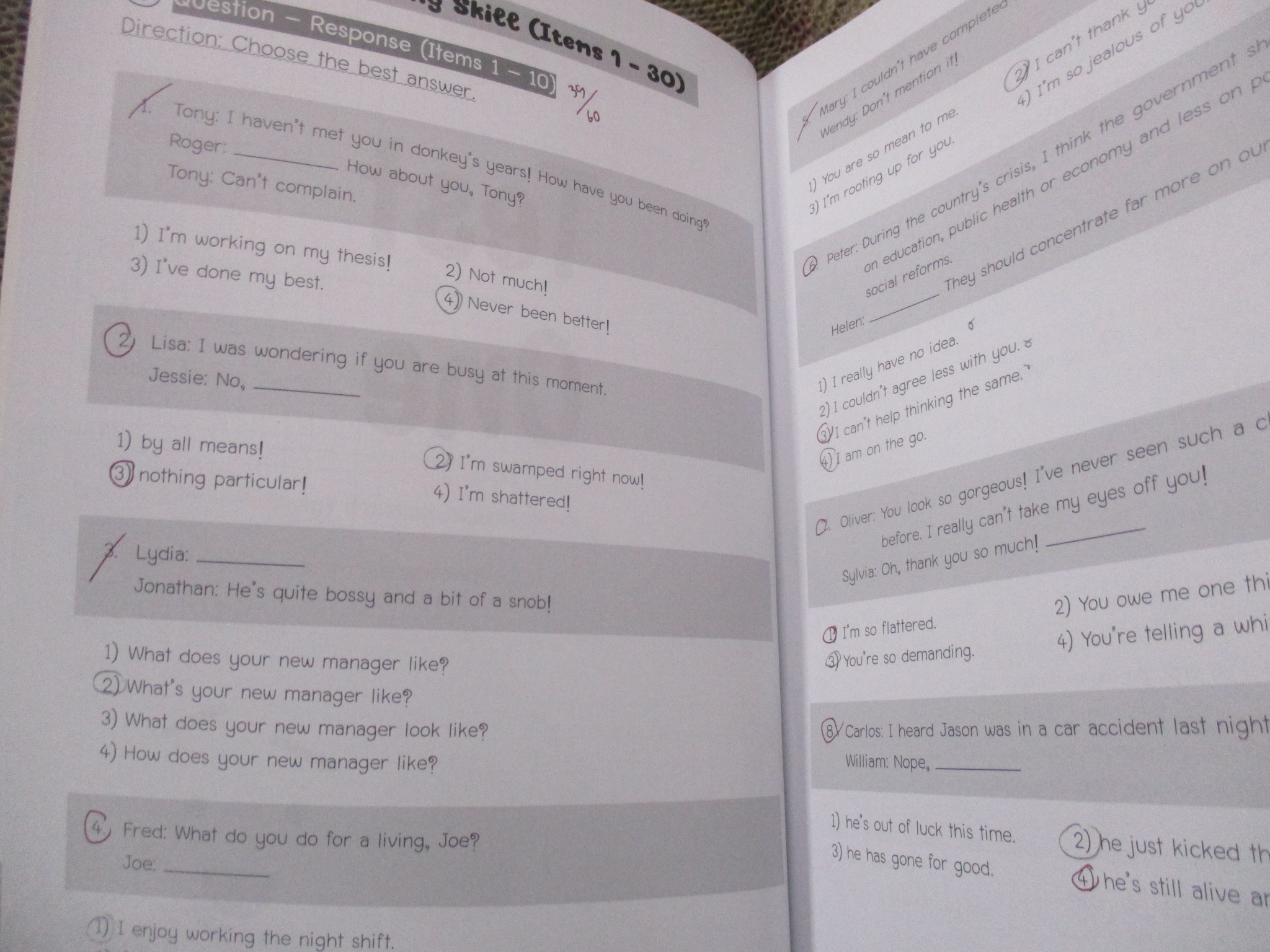 จับตาย! วายร้าย TGAT1 :ENGLISH COMMUNICATION (การสื่อสารภาษาอังกฤษ) / สุรชัย รอดงาม (อาจารย์ทีวี จูเนียร์) / มีรอยขีดเขียน TEST1 22หน้า/