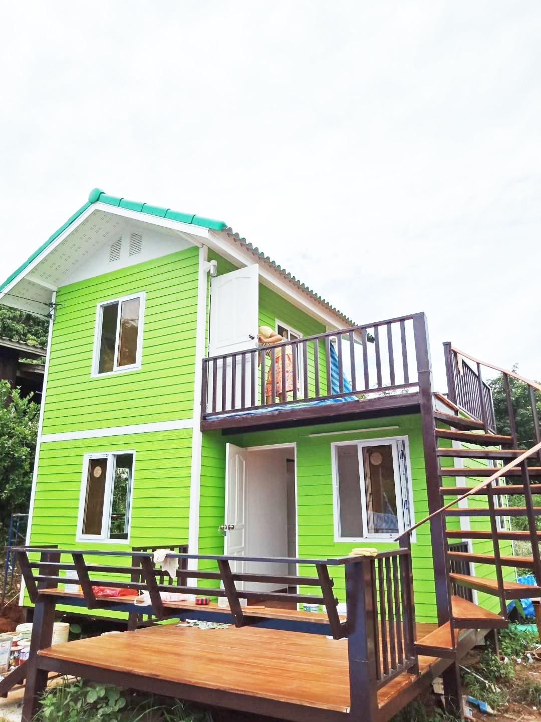 บ้านน็อคดาวน์ 2 ชั้น ขนาด ที่ 4*6 เมตร พื้นใที่ช้สวย และระเบียงทั้งชั่นบนแล้วชั้นล่าง