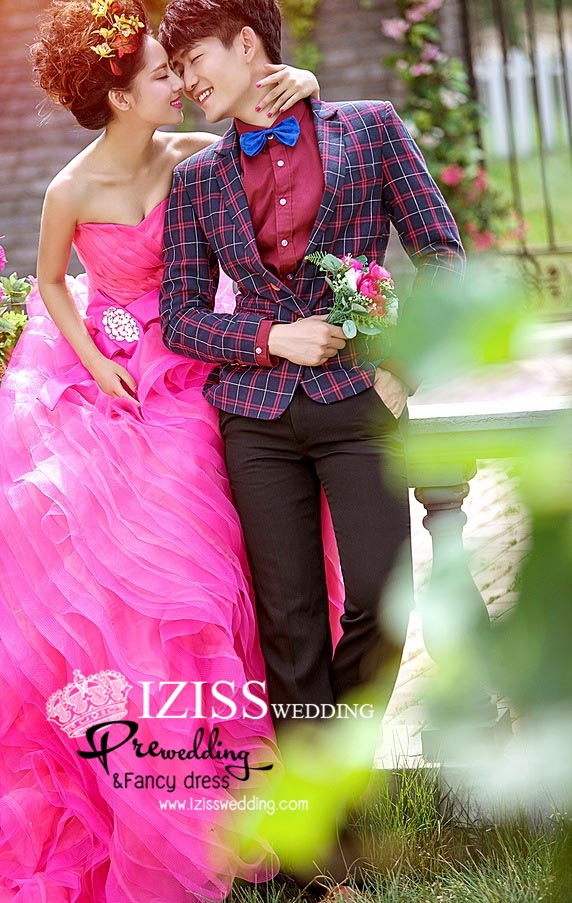 PW315 **พร้อมส่งเฉพาะชุดผู้หญิง** ชุดคู่ถ่ายพรีเวดดิ้ง (prewedding dress) & ชุดแต่งงานแฟนซี (Fancy wedding dress)ชายหญิง "ธีมสีชมพู-แดงน้ำเงิน"