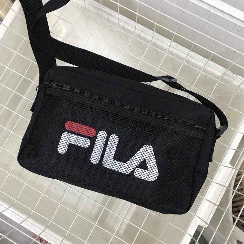 FILA 2018 Special Book กระเป๋าสะพาย กระเป๋าคาดอก มีช่องซิบด้านหน้า พร้อมสายปรับได้