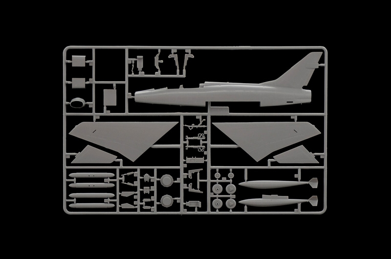 1/72 F-100F SUPER SABRE