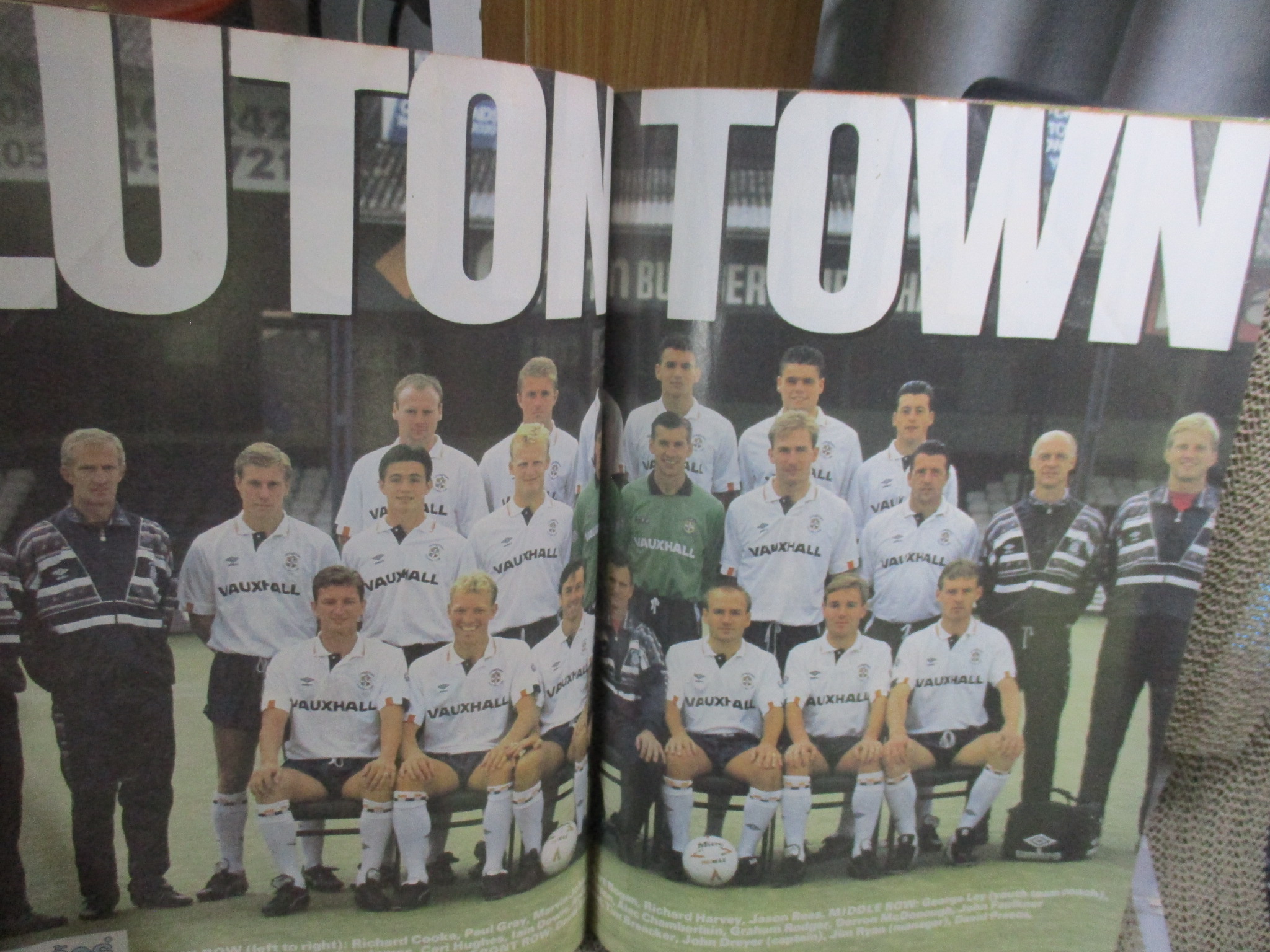 สตาร์ซอคเกอร์ ฉบับที่0685 ปี2533 ปก อันเดอร์ส ลิมพาร์ หน้ากลาง ทีมลูตัน ภาพสี ลี ชาร์ป