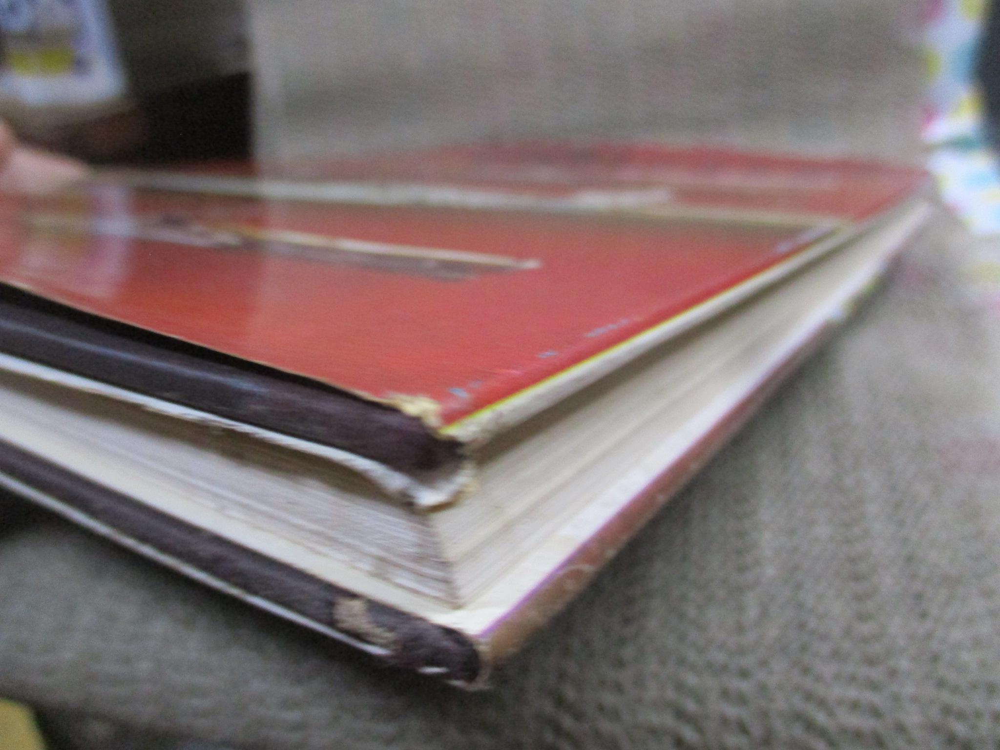 หนังสือ ศาสตร์และศิลป์ โลกของปืนโบราณ THE WORLD OF GUNS / RICHARD AKEHURST (ภาษาอังกฤษ)