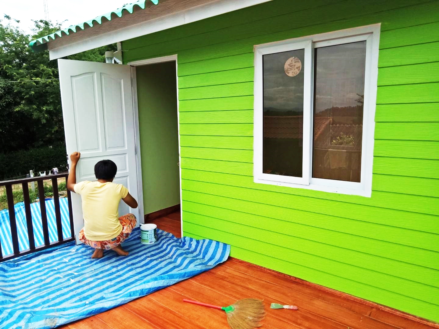 บ้านน็อคดาวน์ 2 ชั้น ขนาด ที่ 4*6 เมตร พื้นใที่ช้สวย และระเบียงทั้งชั่นบนแล้วชั้นล่าง