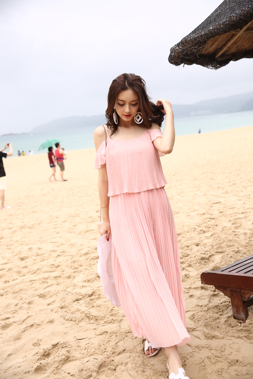 **พร้อมส่ง size S**เดรสยาวผ้าชีฟองเนื้อดี สีชมพู สายเดี่ยวเปิดไหล่ สายที่ไหล่ปรับความยาวได้ เดรสอัดพลีตเล็กๆๆ ทั้งชุด ชายเสื้อปล่อย ช่วงเอวด้านใน ยืดจั๊ม มีซับใน สินค้าสวยเหมือนแบบค่ะ