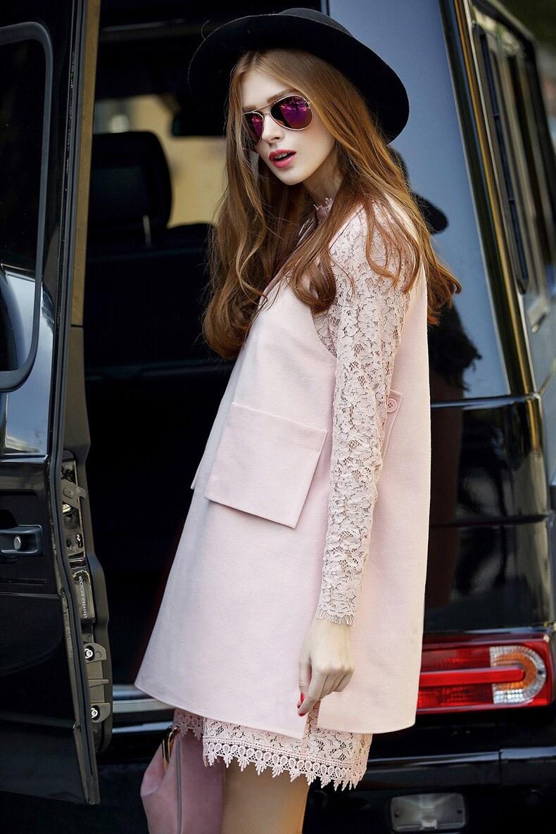 ***หมดค่ะ***เดรสไสตล์เกาหลี 2 ชิ้น ดีเทลเดรสตัวในผ้าลูกไม้เนื้อดีสวยทรงหลวมคอกลมแขนยาวมีซับในติดกระดุมที่คอด้านหลัง+เดรสตัวนอกผ้าเนื้อหนาอย่างดีคอวีแขนกุดแต่งกระเป๋าข้างทรงหลวม การตัดเย็บเรียบร้อย ใส่สบายคุณภาพดีค่ะ