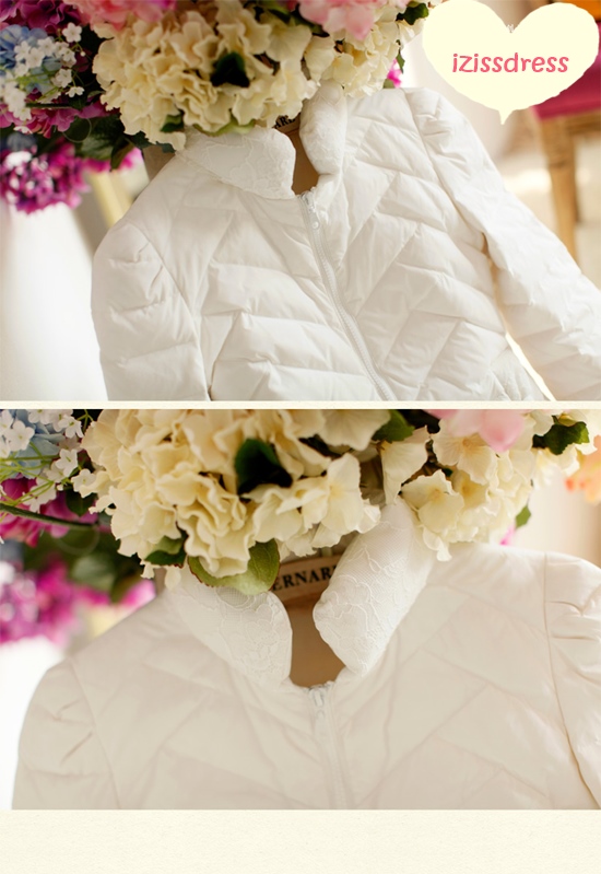 ***พร้อมส่งไซส์ XS ด่วนมีจำนวนจำกัดค่ะ***เสื้อโค้ทกันหนาวขนเป็ดเข้ารูปสีขาว ช่วงคอตัดต่อผ้าลูกไม้ ติดซิปด้านหน้า ริมเสื้อล้อมรอบด้วยขนเฟอร์ 2 ชั้นตกแต่งขอบด้วยผ้าลูกไม้น่ารักๆ สวยหวานเหมือนแบบค่ะ