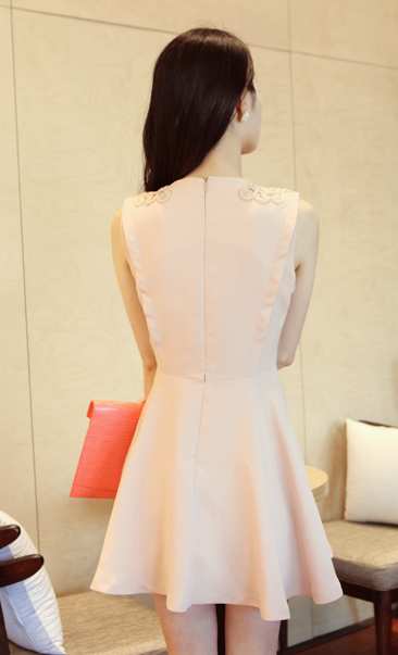 ***หมดค่ะ***เดรสผ้าชีฟองสีครีม ปักลูกไม้ช่วงหน้าอกคอกลมแขนกุดมีซับในสวยเหมือนแบบ100%ค่ะ