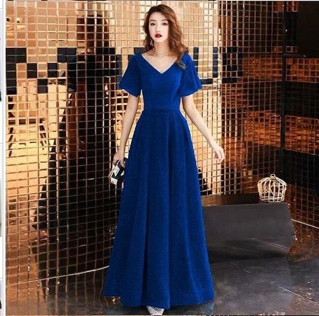 ***พร้อมส่ง***ชุดราตรียาวสีน้ำเงิน ผ้ากลิตเตอร์สะท้อนแสงระยิบระยับสวยมากๆๆค่ะ