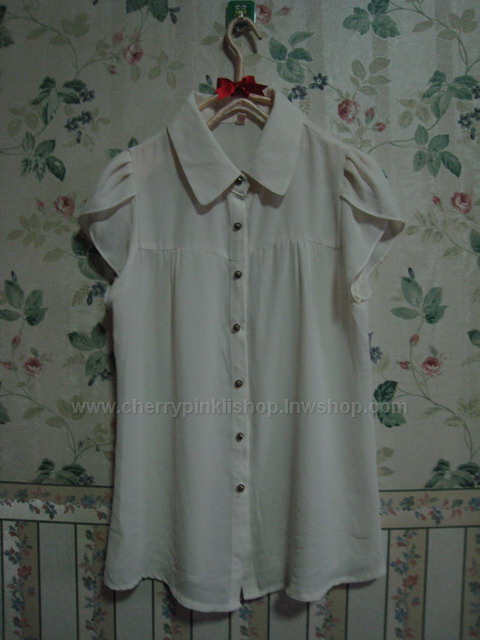 (หมดแล้วจ้า!!) เสื้อชีฟองสีครีม แขนกลีบบัวดูหวาน เนื้อผ้าชีฟอง ผ้าพริ้วใส่สบาย ยี่ห้อ Tokkeby ส่งตรงจากเกาหลีจ้า