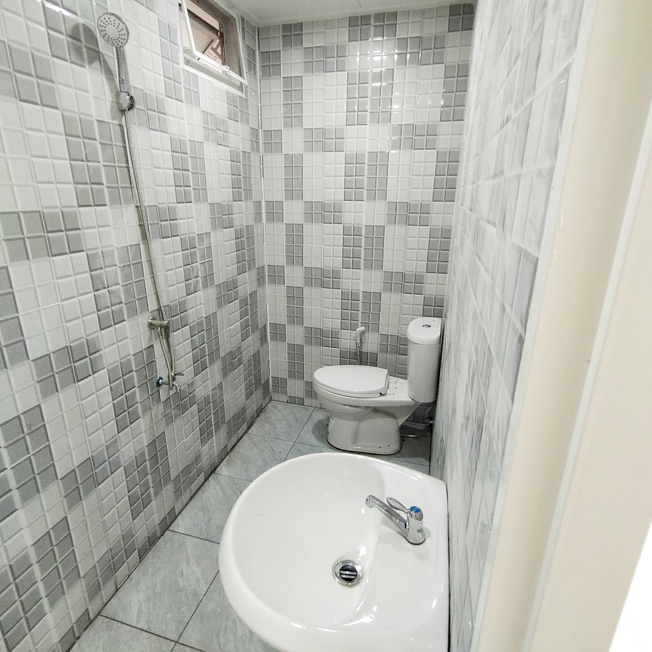 บ้านน็อคดาวน์ ขนาด 4*6 เมตร และมีครัวต่อด้านข้าง ขนาด 3*2 เมตร