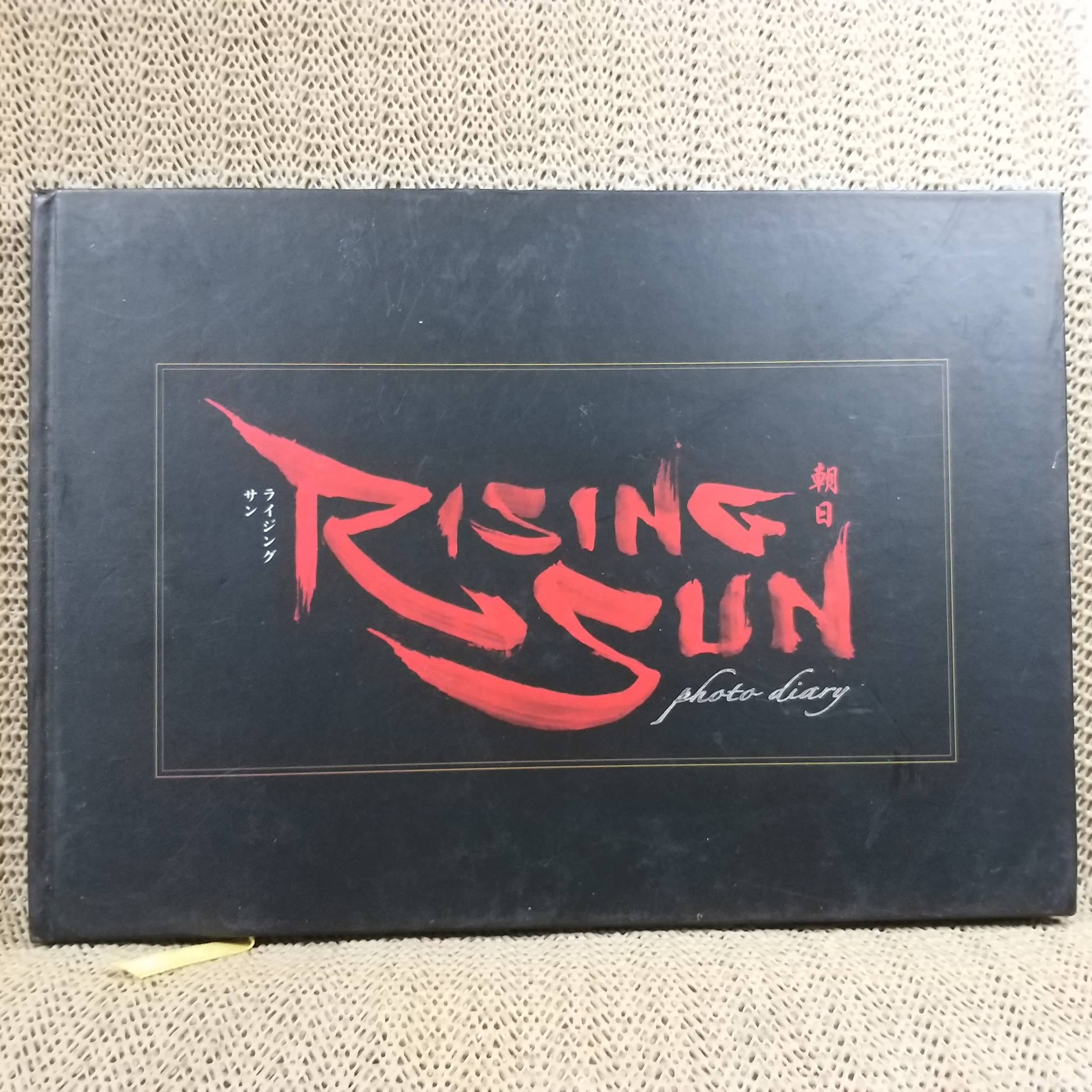 หนังสือภาพ ละครเรื่อง รอยรักหักเหลี่ยมตะวัน รอยฝันตะวันเดือด Rising sun Photo diary /ญาญ่า ณเดชน์ มาริโอ เมาเร่อ แต้วณฐพร