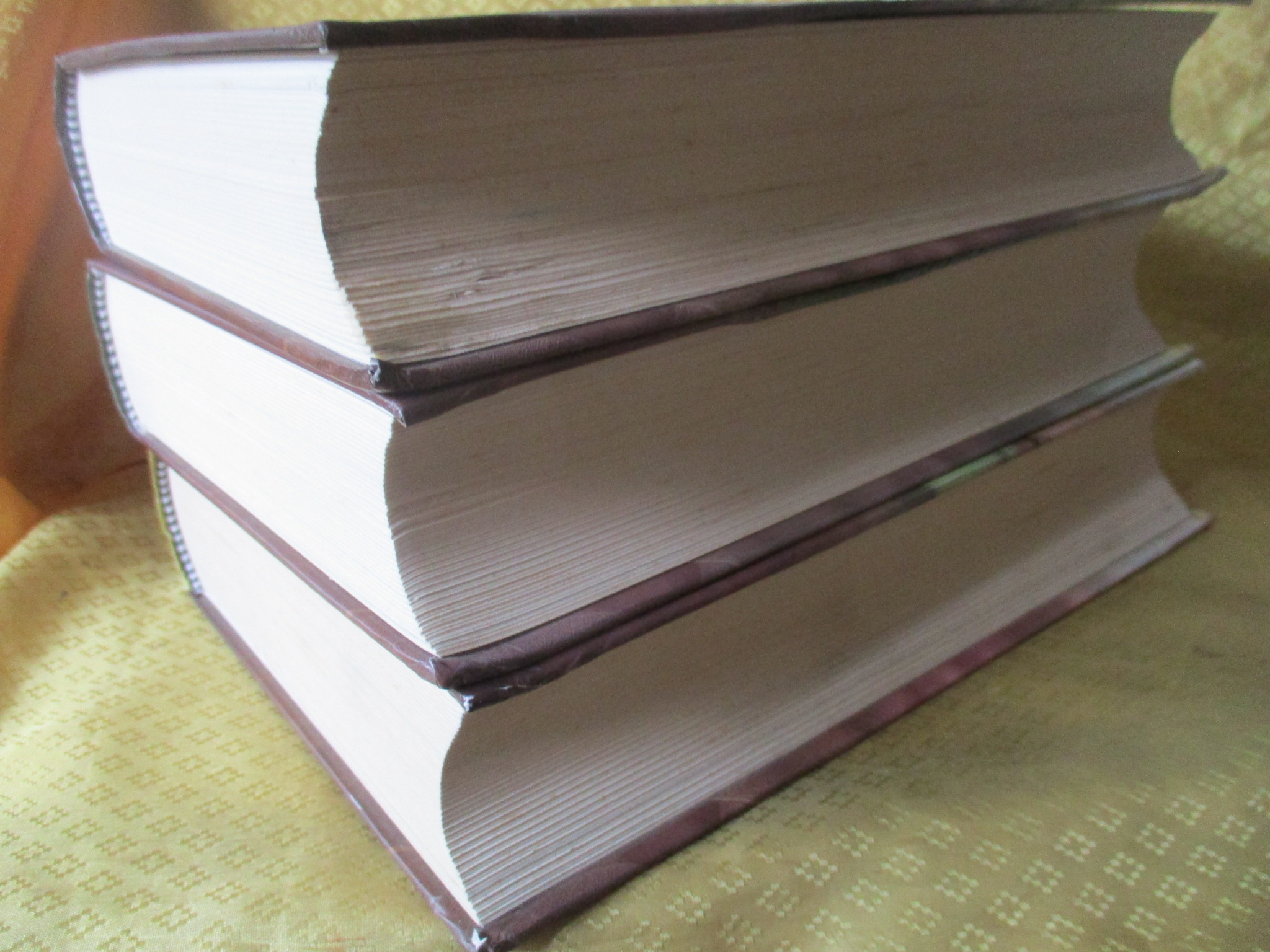 พระไตรปิฎก ฉบับ พุทธศาสนสุภาษิต 3 เล่ม คือ ภาคต้น ภาคกลาง และภาคปลาย - รวมพุทธภาษิต ธรรมภาษิต โพธิสัตว์ภาษิต ฤาษีภาษิต ฯลฯ จากพระไตรปิฎก