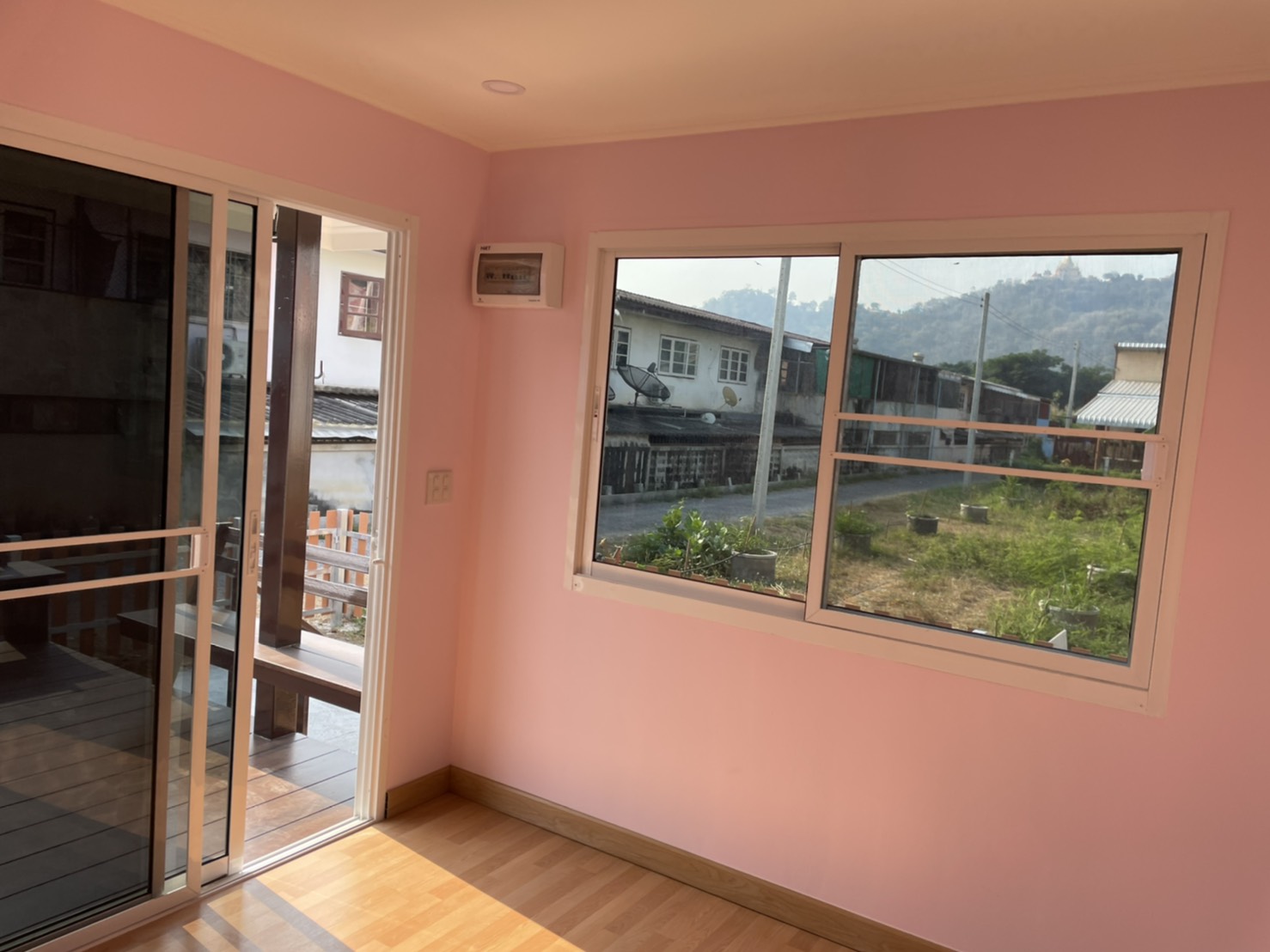 บ้านน็อคดาวน์ ขนาด 4*6 เมตร พร้อมระเบียง 2*3 เมตร 1 ห้องนอน 1ห้องน้ำ 1ห้องโถง