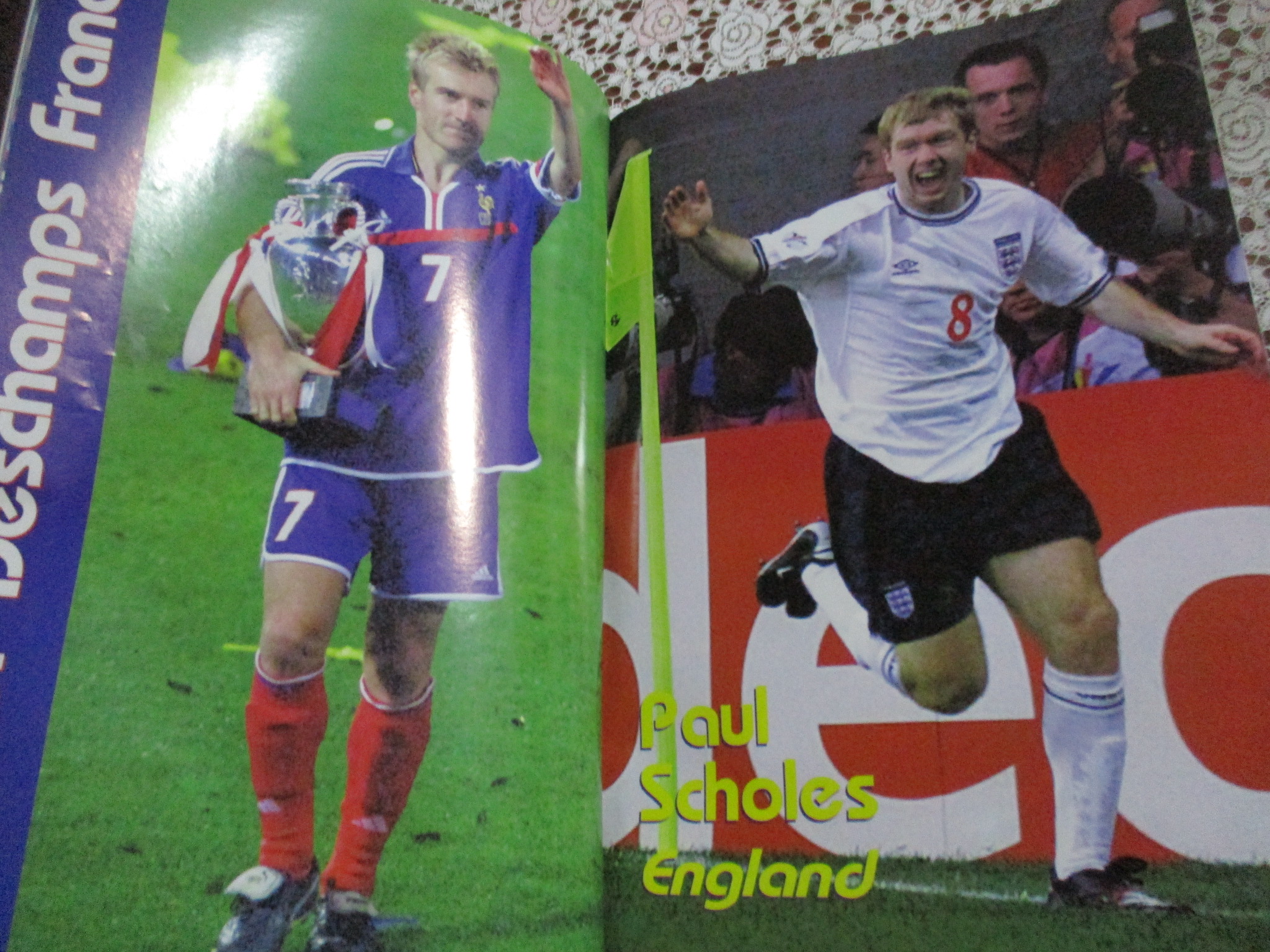 เวิลด์ซอคเกอร์ ฉบับที่14 ปี2543 ตำหนิ ไม่มีปกหลัง แผ่นเนื้อความหายไป4แผ่น