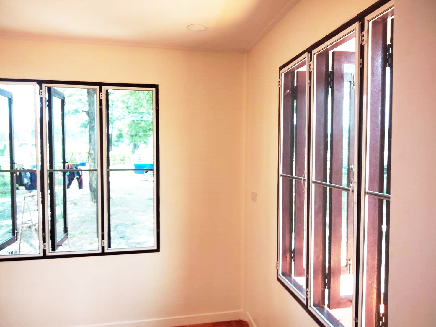 บ้านน็อคดาวน์ ขนาด 4*6 และ 3*4 พร้อมระเบียงกลางบ้าน