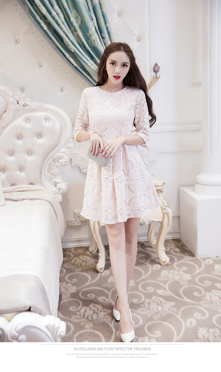 **หมดค่ะ**เดรสผ้าลูกไม้ถักสุดสวยสีชมพูอ่อน แขนยาวสี่ส่วน เดรสเข้ารูปช่วงเอว กระโปรงทรงเอ มีซิบด้านหลังลำตัว มีซับใน สวยมากๆๆค่ะ